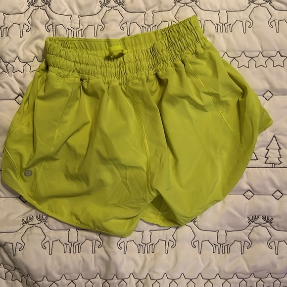 lululemon low rise 4in color: highlight yellow size: 4 💚💛 - Picture 2 of 5